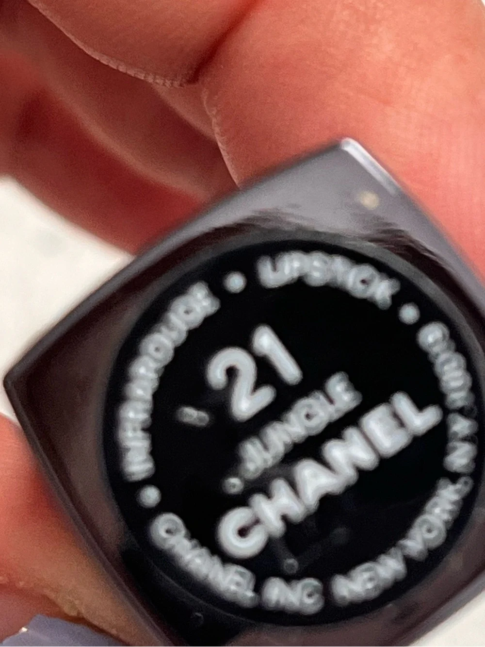 CHANEL Infrarouge WhisperLight Lipstick 21 Jungle - Pink